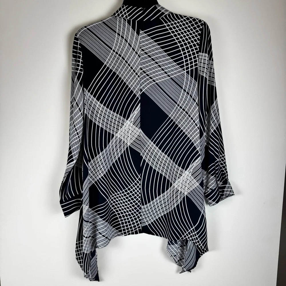 Carmen Marc Valvo Navy and White Button Down Abstract Blouse Uneven Hem ~ Small - Picture 6 of 11